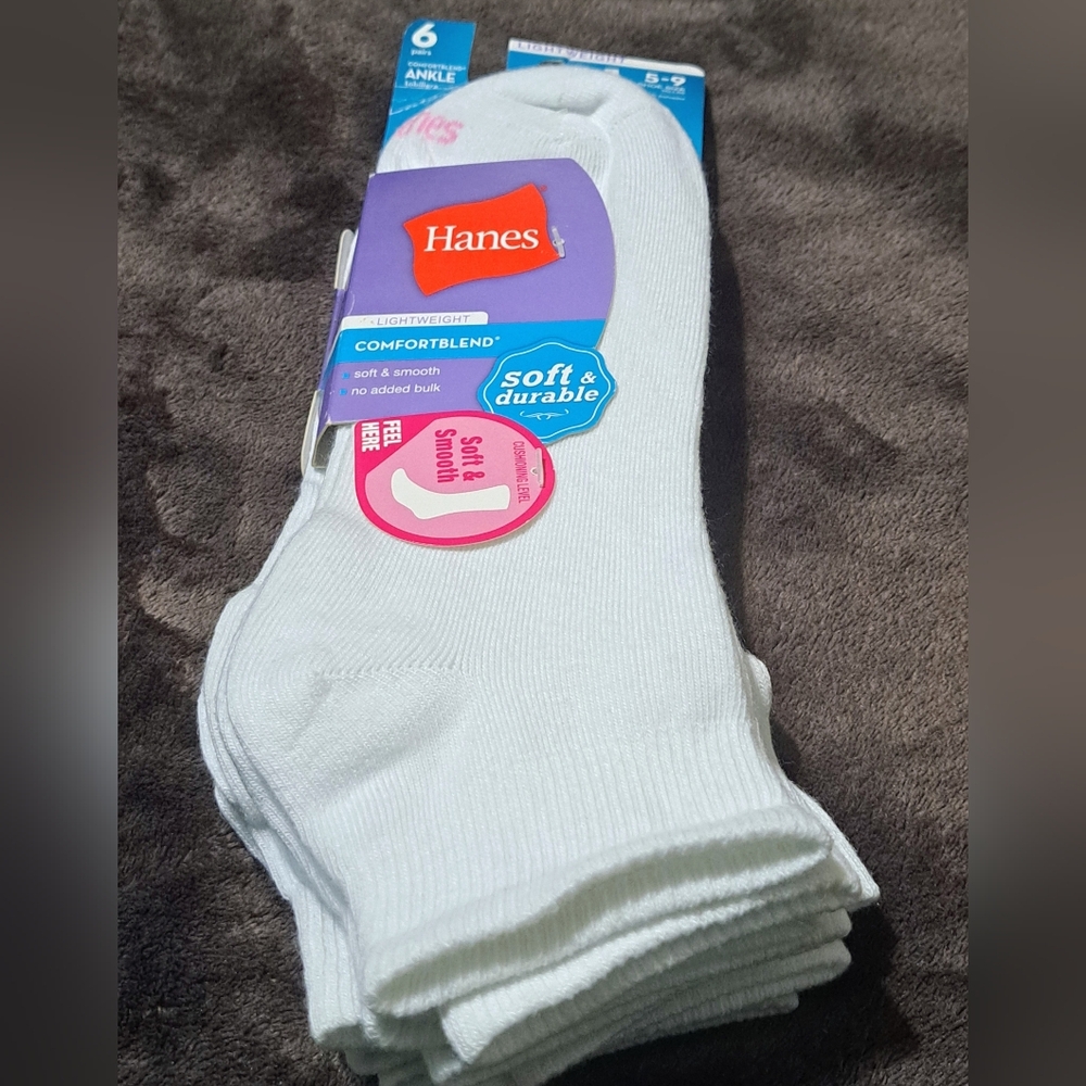 Hanes Women's ComfortBlend White Ankle Socks 6 Pair - Shoe Sz. 5-9  NWT